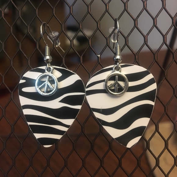 Guitar pick earrings - Picture 1 of 1